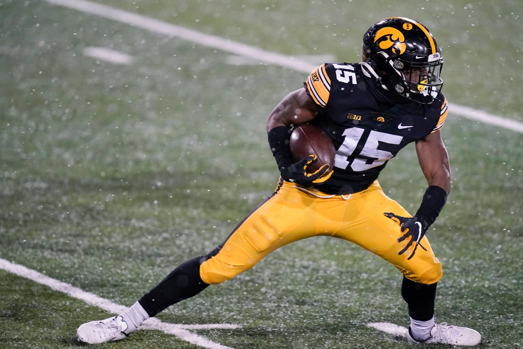 Hawkeyes 28, Badgers 7